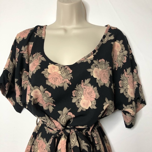 Donating soon! Poema black tunic with rose print - Picture 2 of 6